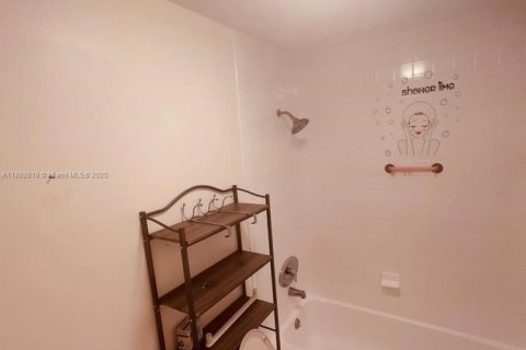 Copropriété à louer à Hialeah, Floride: 2 chambres, 92.72 m2 № 1946385 - photo 9