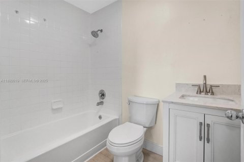 Copropriété à louer à Hialeah, Floride: 2 chambres, 92.72 m2 № 1946385 - photo 15