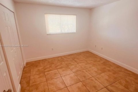 Copropriété à louer à Hialeah, Floride: 2 chambres, 92.72 m2 № 1946385 - photo 5