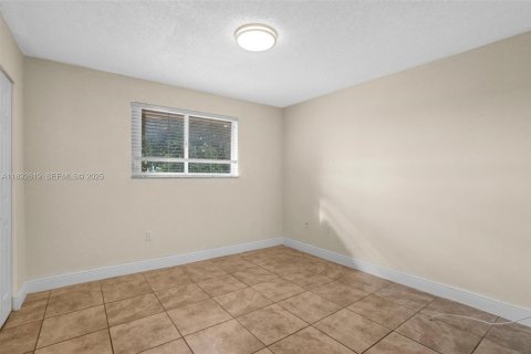 Copropriété à louer à Hialeah, Floride: 2 chambres, 92.72 m2 № 1946385 - photo 11