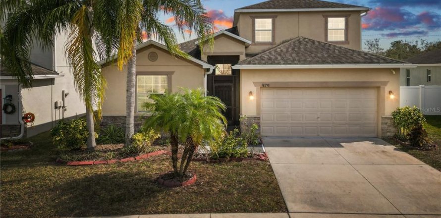 Casa en Land O' Lakes, Florida 4 dormitorios, 238.02 m2 № 1564112
