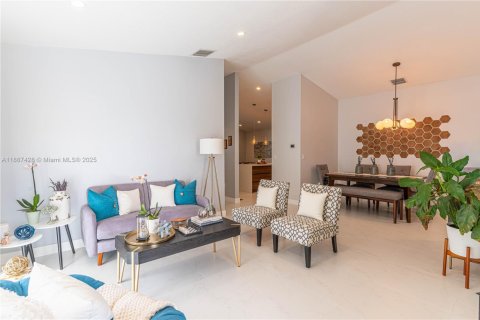Villa ou maison à vendre à Miami, Floride: 3 chambres, 128.67 m2 № 1933047 - photo 6