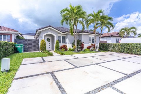 Villa ou maison à vendre à Miami, Floride: 3 chambres, 128.67 m2 № 1933047 - photo 2