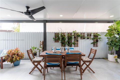 Villa ou maison à vendre à Miami, Floride: 3 chambres, 128.67 m2 № 1933047 - photo 27