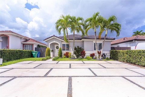Villa ou maison à vendre à Miami, Floride: 3 chambres, 128.67 m2 № 1933047 - photo 1