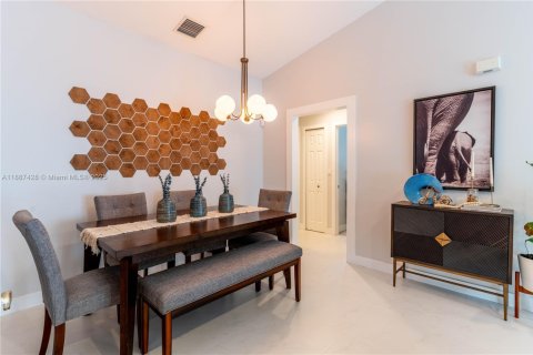 Villa ou maison à vendre à Miami, Floride: 3 chambres, 128.67 m2 № 1933047 - photo 10