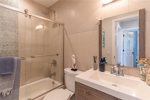 Villa ou maison à vendre à Miami, Floride: 3 chambres, 128.67 m2 № 1933047 - photo 25