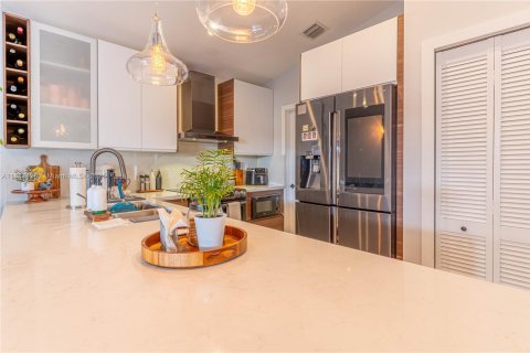 Villa ou maison à vendre à Miami, Floride: 3 chambres, 128.67 m2 № 1933047 - photo 13