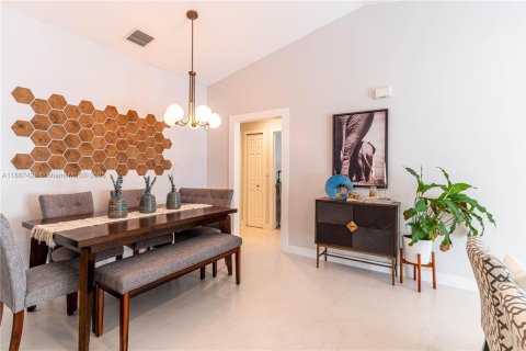 Villa ou maison à vendre à Miami, Floride: 3 chambres, 128.67 m2 № 1933047 - photo 9