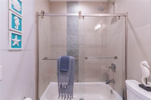 Villa ou maison à vendre à Miami, Floride: 3 chambres, 128.67 m2 № 1933047 - photo 24