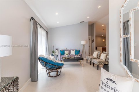 Villa ou maison à vendre à Miami, Floride: 3 chambres, 128.67 m2 № 1933047 - photo 5