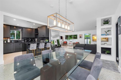 Villa ou maison à louer à Miami, Floride: 5 chambres, 219.99 m2 № 2295596 - photo 9