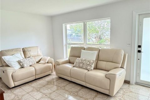 Casa en venta en Miami, Florida, 3 dormitorios, 100.15 m2 № 2002459 - foto 18