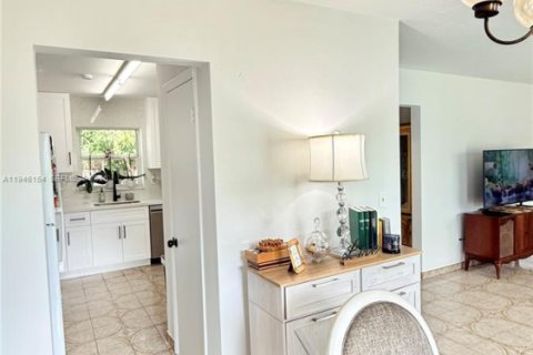 Casa en venta en Miami, Florida, 3 dormitorios, 100.15 m2 № 2002459 - foto 13