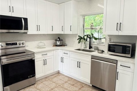 Casa en venta en Miami, Florida, 3 dormitorios, 100.15 m2 № 2002459 - foto 5