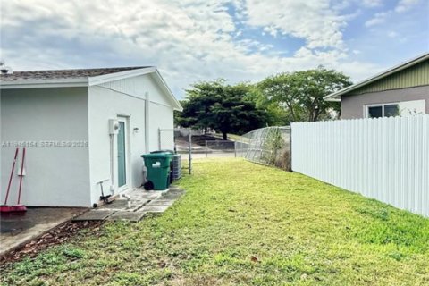 Casa en venta en Miami, Florida, 3 dormitorios, 100.15 m2 № 2002459 - foto 11