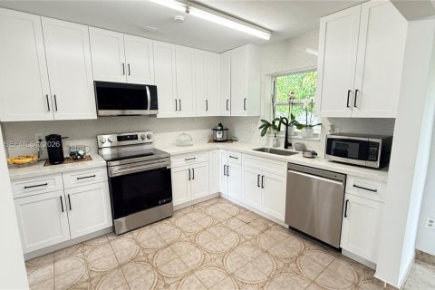 Casa en venta en Miami, Florida, 3 dormitorios, 100.15 m2 № 2002459 - foto 4