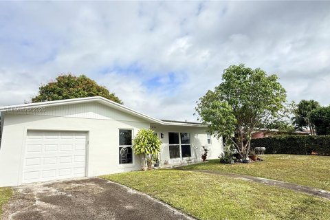 Casa en venta en Miami, Florida, 3 dormitorios, 100.15 m2 № 2002459 - foto 2