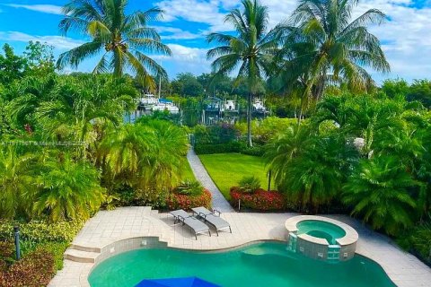 Купить виллу или дом в Стьюарт, Флорида 5 спален, 331.1м2, № 1972646 - фото 2