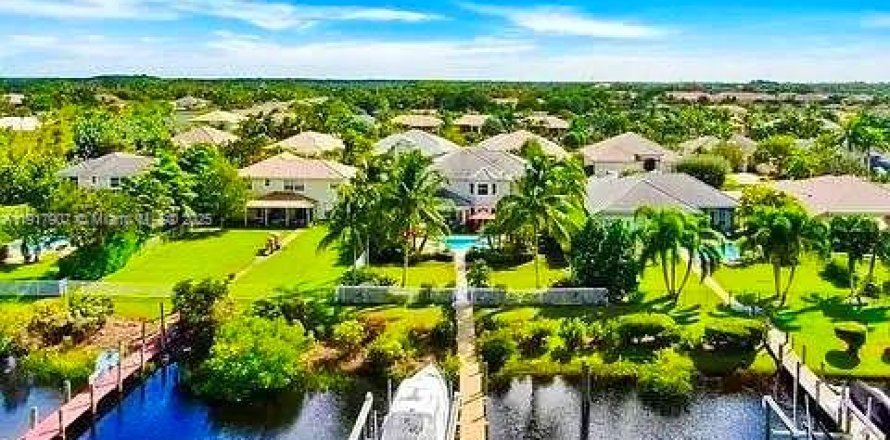 Дом в Стьюарт, Флорида 5 спален, 331.1м2 № 1972646