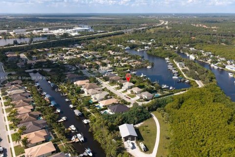 Купить виллу или дом в Стьюарт, Флорида 5 спален, 331.1м2, № 1972646 - фото 23