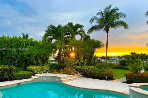 Купить виллу или дом в Стьюарт, Флорида 5 спален, 331.1м2, № 1972646 - фото 14