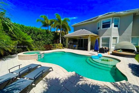 Купить виллу или дом в Стьюарт, Флорида 5 спален, 331.1м2, № 1972646 - фото 3