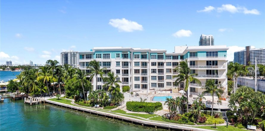 Condo in Miami Beach, Florida, 2 bedrooms № 2091212