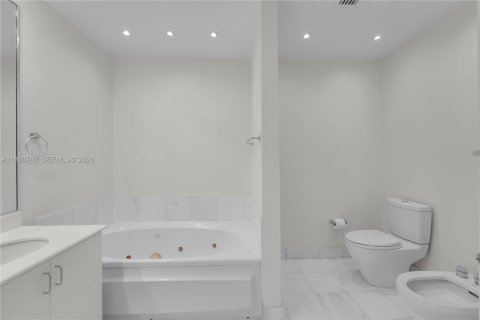 Condo in Miami Beach, Florida, 2 bedrooms № 2091212 - photo 20