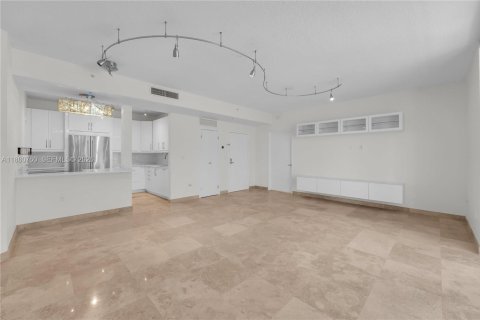 Condo in Miami Beach, Florida, 2 bedrooms № 2091212 - photo 10