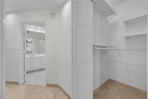 Condo in Miami Beach, Florida, 2 bedrooms № 2091212 - photo 18