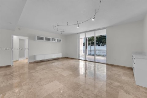Condo in Miami Beach, Florida, 2 bedrooms № 2091212 - photo 8