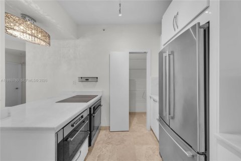 Condo in Miami Beach, Florida, 2 bedrooms № 2091212 - photo 14