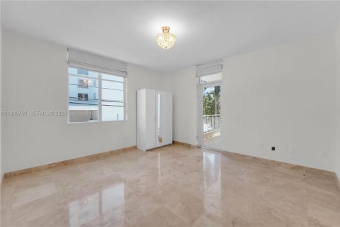 Condo in Miami Beach, Florida, 2 bedrooms № 2091212 - photo 16