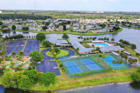Casa en venta en West Palm Beach, Florida, 2 dormitorios, 141.12 m2 № 2002956 - foto 29