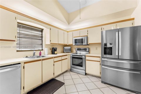 Casa en venta en West Palm Beach, Florida, 2 dormitorios, 141.12 m2 № 2002956 - foto 9