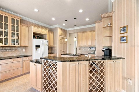 House in Weeki Wachee, Florida 3 bedrooms, 226.59 sq.m. № 2322429 - photo 8