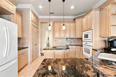 House in Weeki Wachee, Florida 3 bedrooms, 226.59 sq.m. № 2322429 - photo 11