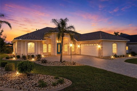 House in Weeki Wachee, Florida 3 bedrooms, 226.59 sq.m. № 2322429
