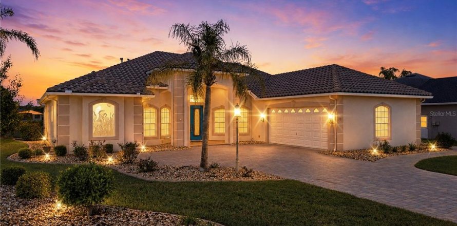 House in Weeki Wachee, Florida 3 bedrooms, 226.59 sq.m. № 2322429