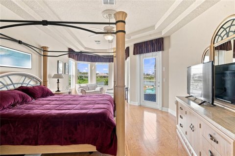 House in Weeki Wachee, Florida 3 bedrooms, 226.59 sq.m. № 2322429 - photo 29