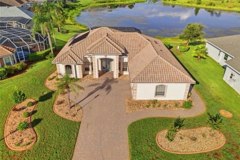 House in Weeki Wachee, Florida 3 bedrooms, 226.59 sq.m. № 2322429 - photo 2