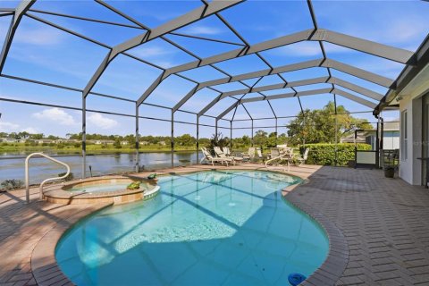 House in Weeki Wachee, Florida 3 bedrooms, 226.59 sq.m. № 2322429 - photo 21