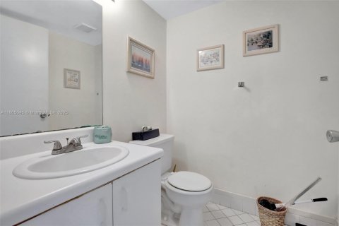 Купить кондоминиум в Пемброк-Пайнс, Флорида 2 спальни, 85.47м2, № 2021792 - фото 10