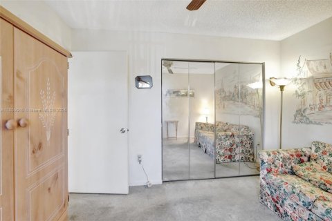 Купить кондоминиум в Пемброк-Пайнс, Флорида 2 спальни, 85.47м2, № 2021792 - фото 27