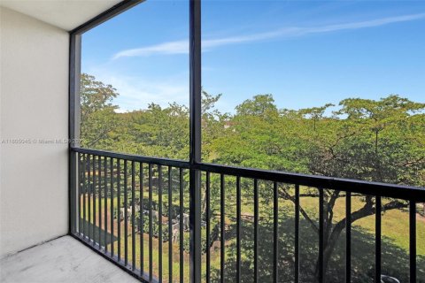 Купить кондоминиум в Пемброк-Пайнс, Флорида 2 спальни, 85.47м2, № 2021792 - фото 29