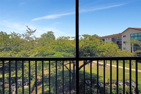 Купить кондоминиум в Пемброк-Пайнс, Флорида 2 спальни, 85.47м2, № 2021792 - фото 24