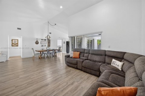 Купить виллу или дом в Майами, Флорида 3 спальни, 117.43м2, № 1932247 - фото 10