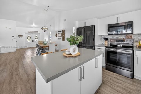 Купить виллу или дом в Майами, Флорида 3 спальни, 117.43м2, № 1932247 - фото 14