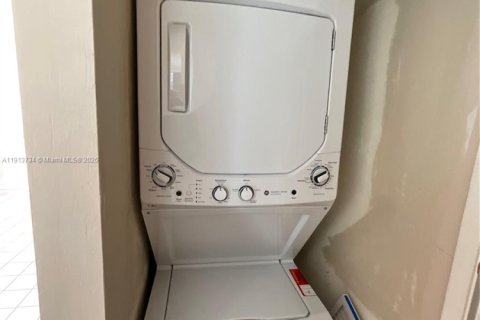 Condominio en venta en Miami, Florida, 2 dormitorios, 91.97 m2 № 1971343 - foto 12